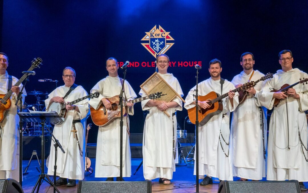 Hillbilly Thomists Bluegrass Band Performs for Knights on Opry Stage